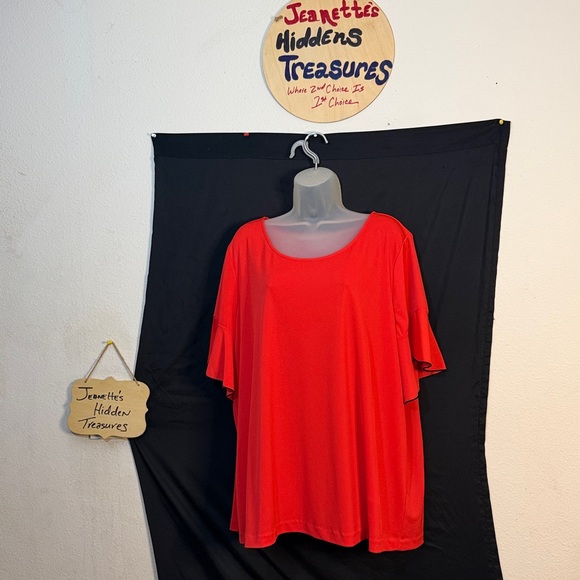 💥NEW ITEM💥
Calvin Klein Vibrant Top - Picture 1 of 5